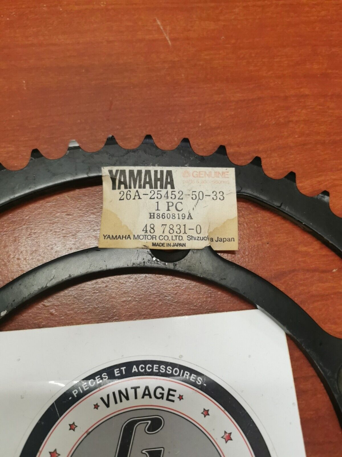 NOS Yamaha DRIVE SPROCKET 52T 26A-25452-50-33 SUB. 26A-25452-51-00 Y89