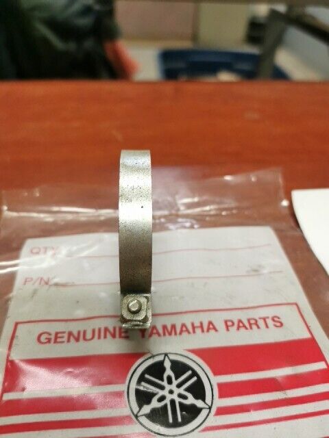 NOS Yamaha FORK BOOT CLAMP 2A6-23489-01-00 SUB 2A6-23489-00 3RW-23192-00-00 Y121
