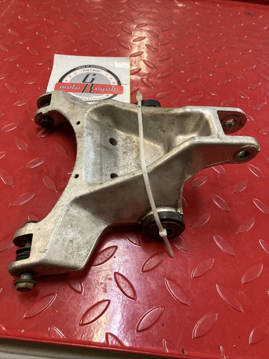 Suzuki RM125 1985 swingarm linkage cushion lever dogbone 1984