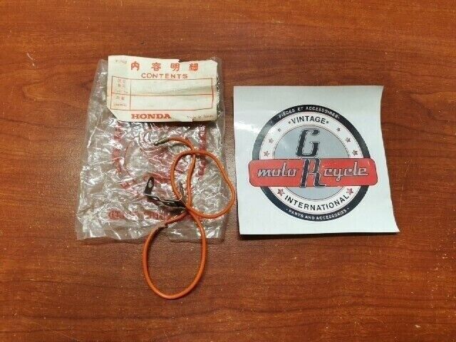 NOS Honda S65 LEFT FRONT WINKER SOCKET 33453-035-000 H69