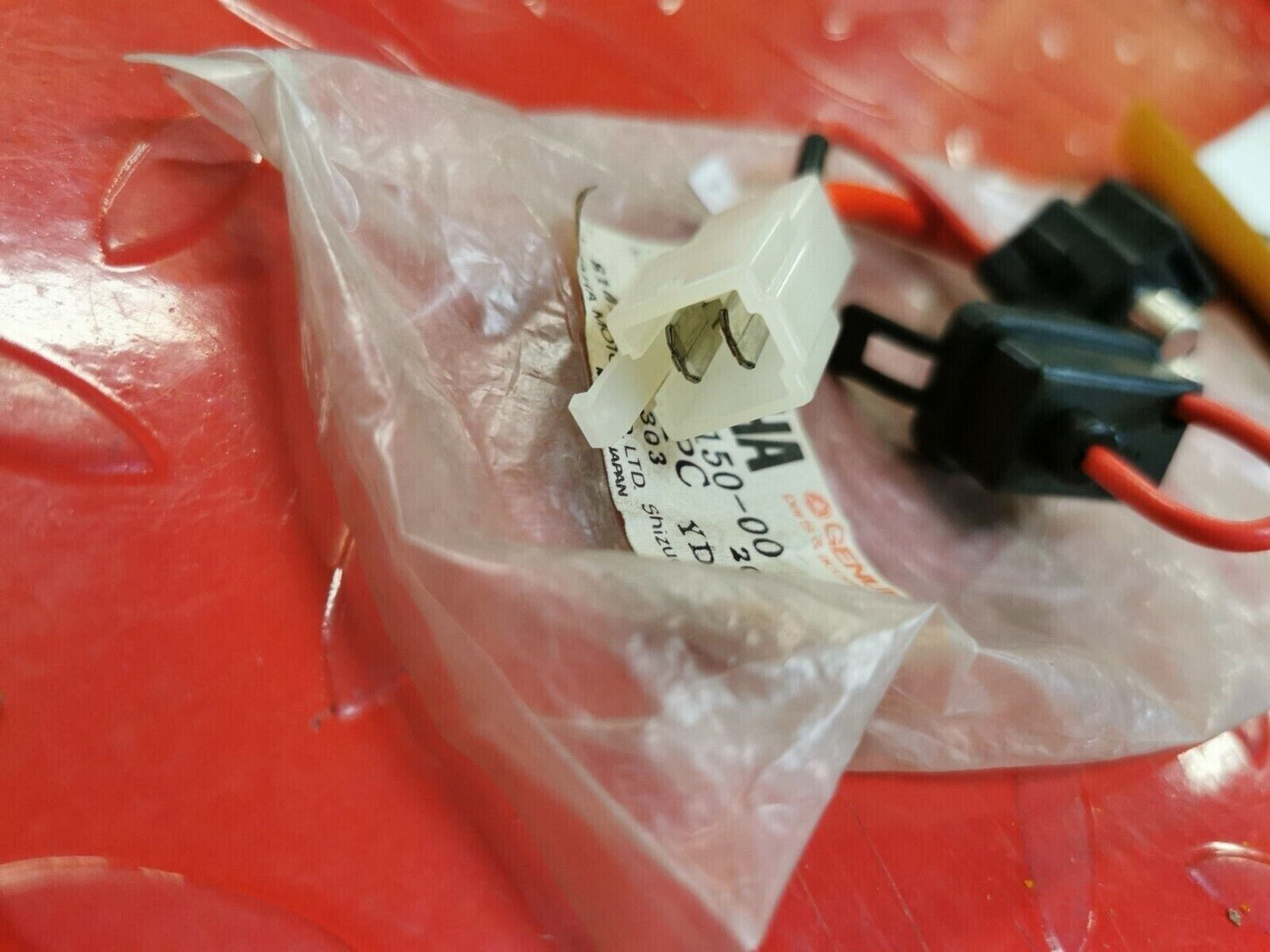 NOS Yamaha XV700 XV750 XV900 VIRAGO FUSE HOLDER ASSEMBLY 4X7-82150-00-00 Y19