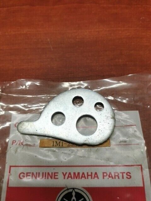 NOS Yamaha IT250 IT400 CHAIN PULLER 1M1-25389-00-00 SUB 1M1-25389-01-00 Y131