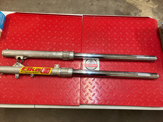 Honda CR250R 1985 front forks suspension damper right left 51400-KA4-831