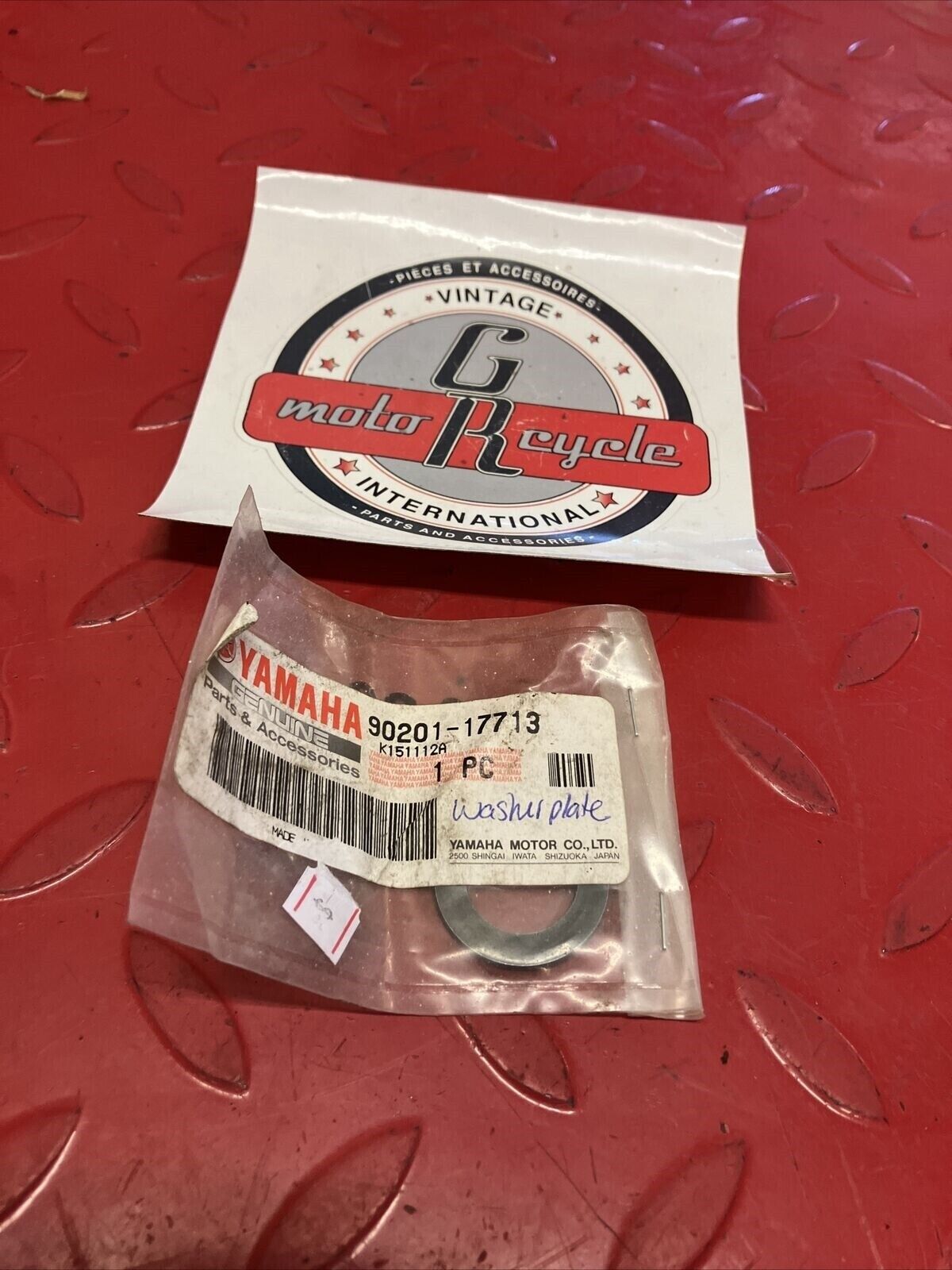 NOS YAMAHA WASHER PLATE 90201-17713-00 Y61