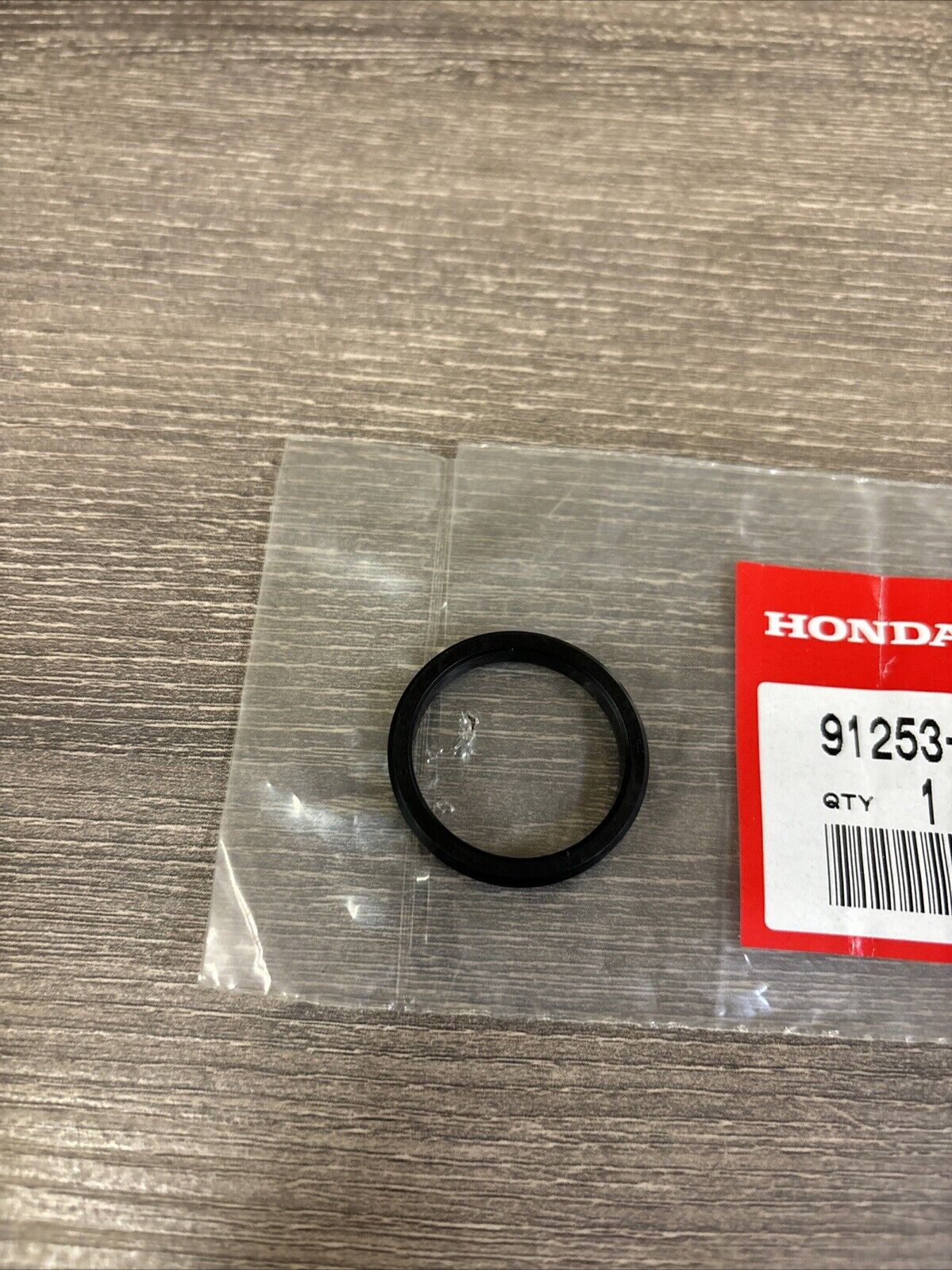 NOS Honda ATC250R CR80R TRX250R DUST SEAL 27X31.8X5 91253-HA2-005 H128