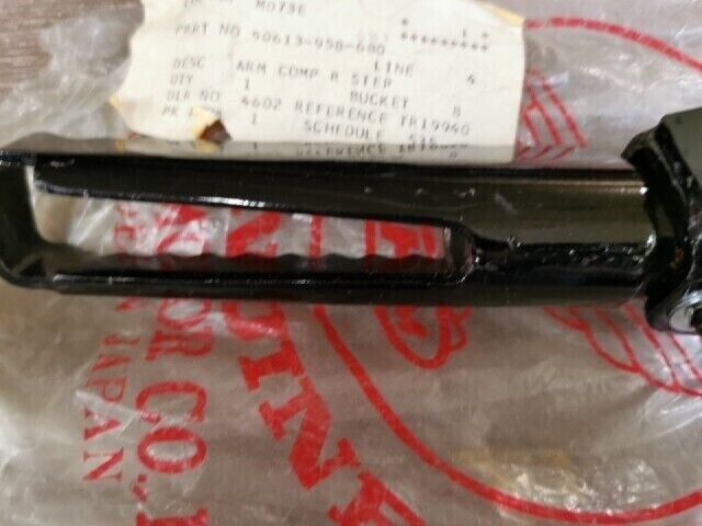 NOS HONDA ATC200E ATC200M 1982 - 1984 ARM  REAR STEP 50613-958-680 H74