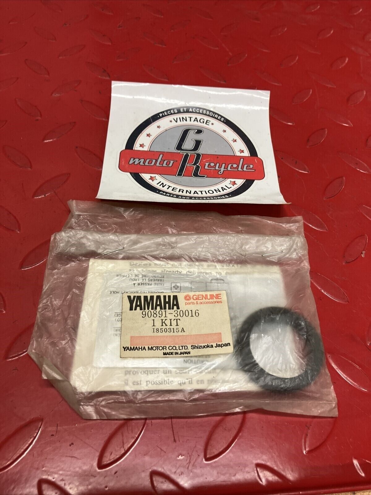 NOS YAMAHA VMAX 1200 IGNITION COIL MOUNT GROMMET KIT 90891-30016-00 Y63