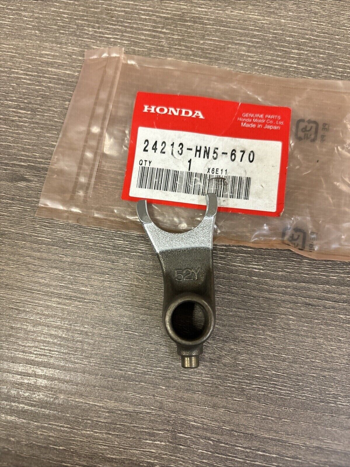 NOS Honda TRX350 REAR GEARSHIFT FORK 24213-HN5-670 H118