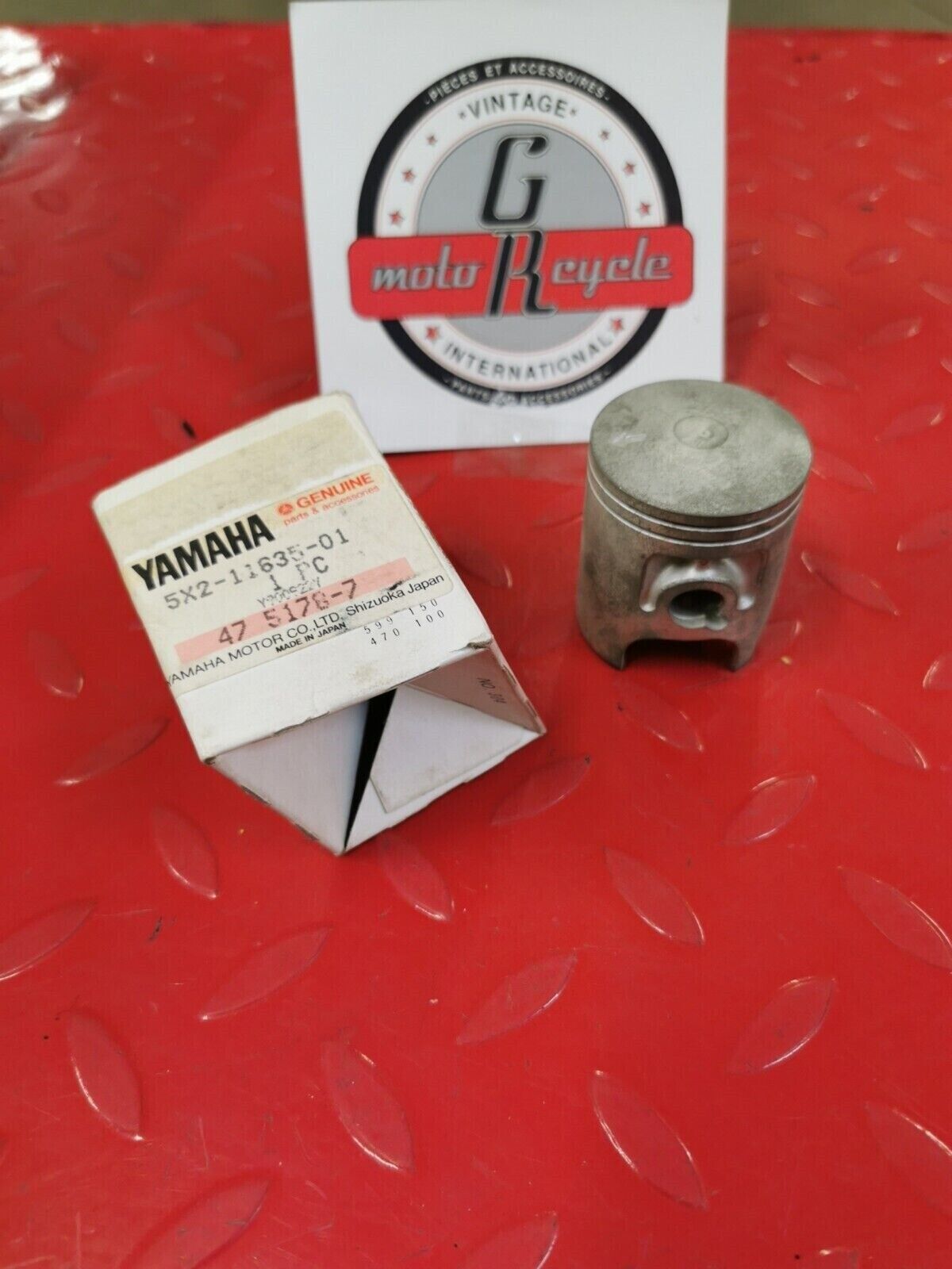 NOS YAMAHA YZ80 1981  PISTON 1 O/S 0.25  5X2-11635-01-00     Y50