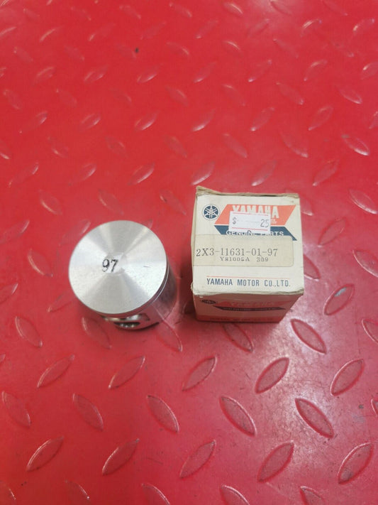 NOS Yamaha YZ125 PISTON STD 2X3-11631-01-97 Y34