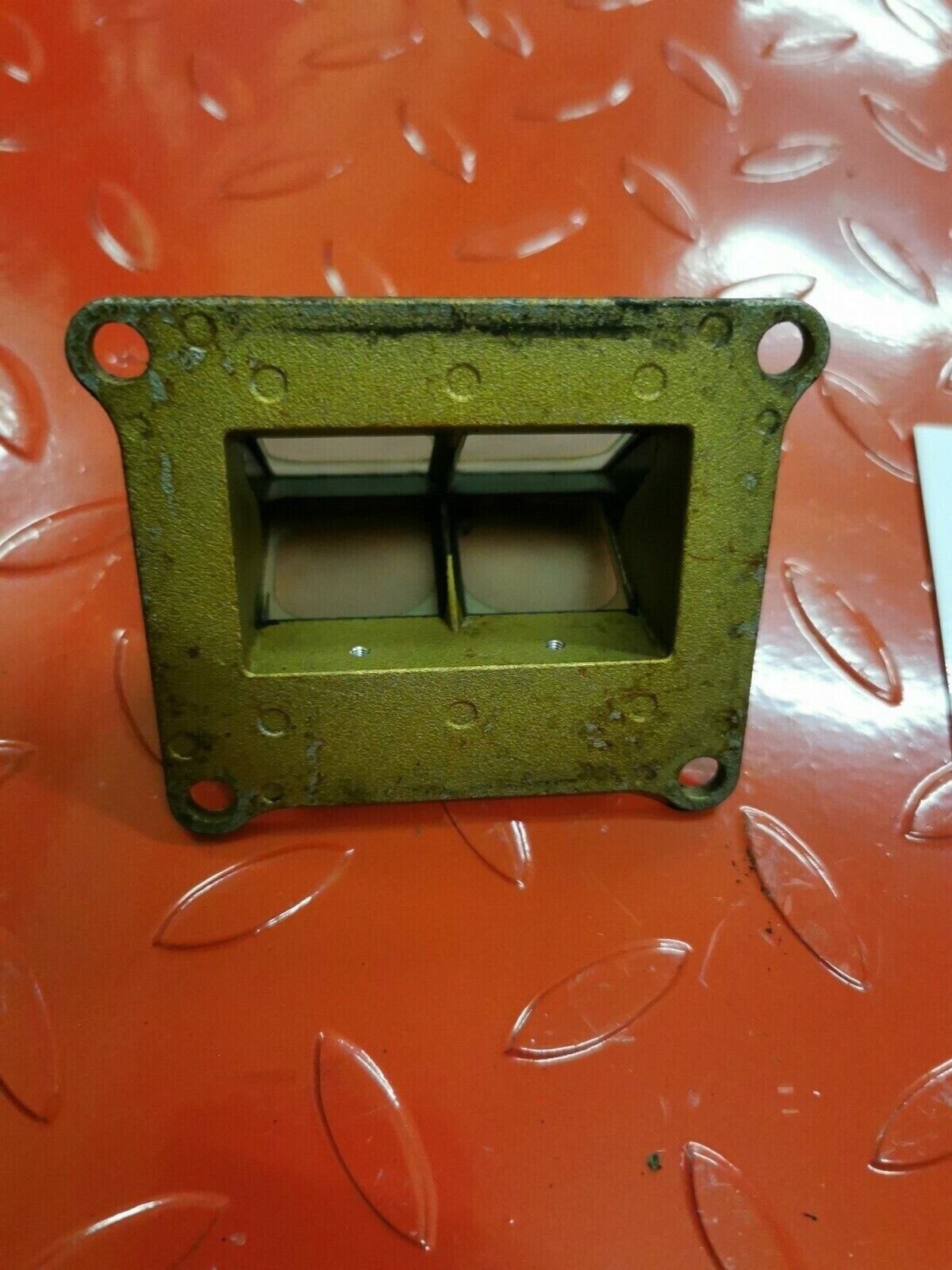 Suzuki RM125 1991 reed valve cage block