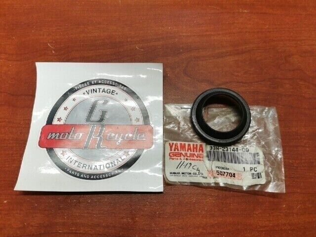 NOS Yamaha YX600 FZ600 XJ750 XJ650 XV750 FJ600 DUST SEAL 33M-23144-00-00 Y102