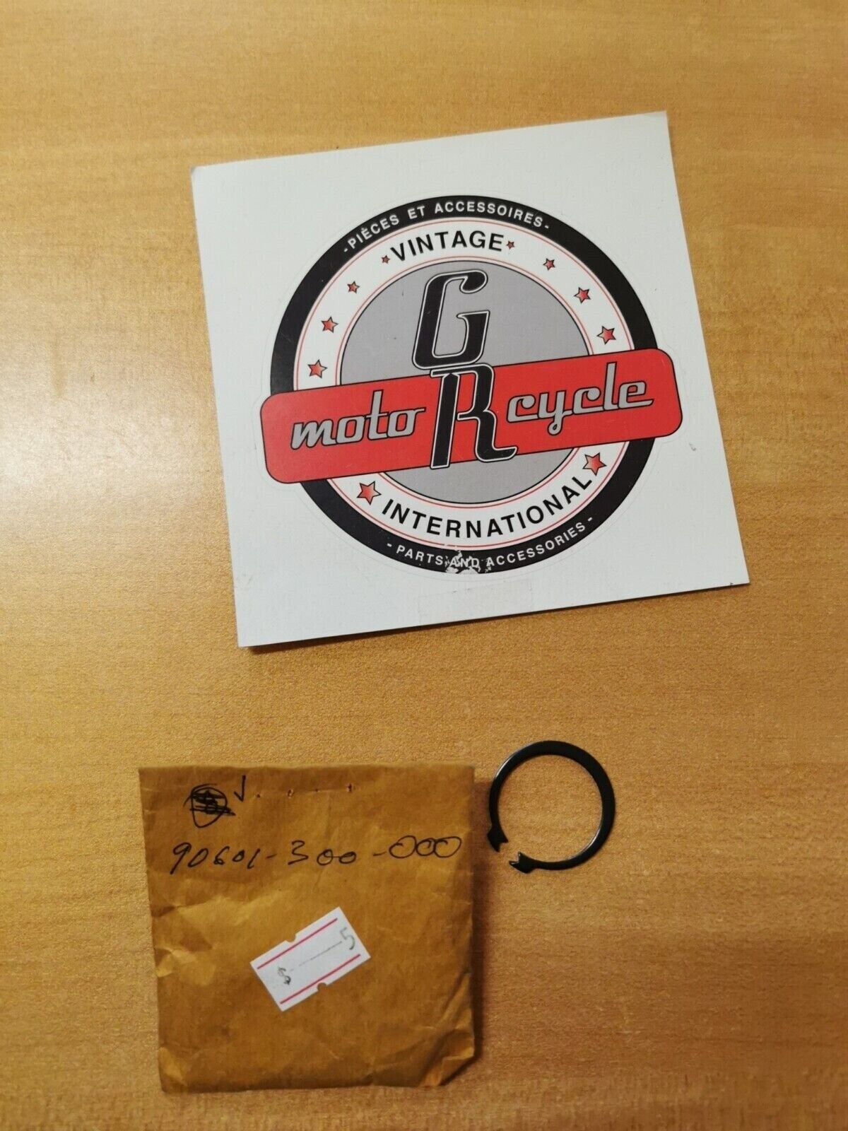 NOS Honda CB350 CB750 CX500 GL1100 CM400 GL1000 VF750 CIRCLIP 90601-300-000 H26