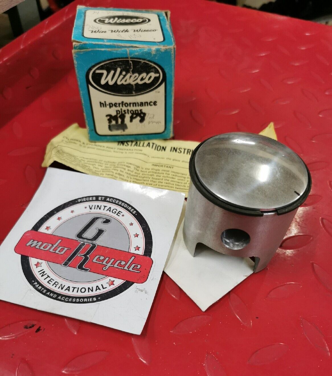 NOS WISECO  YAMAHA YZ250 1974 1975 PISTON Kit  2.00 OVER NO PIN  398 P8 J10