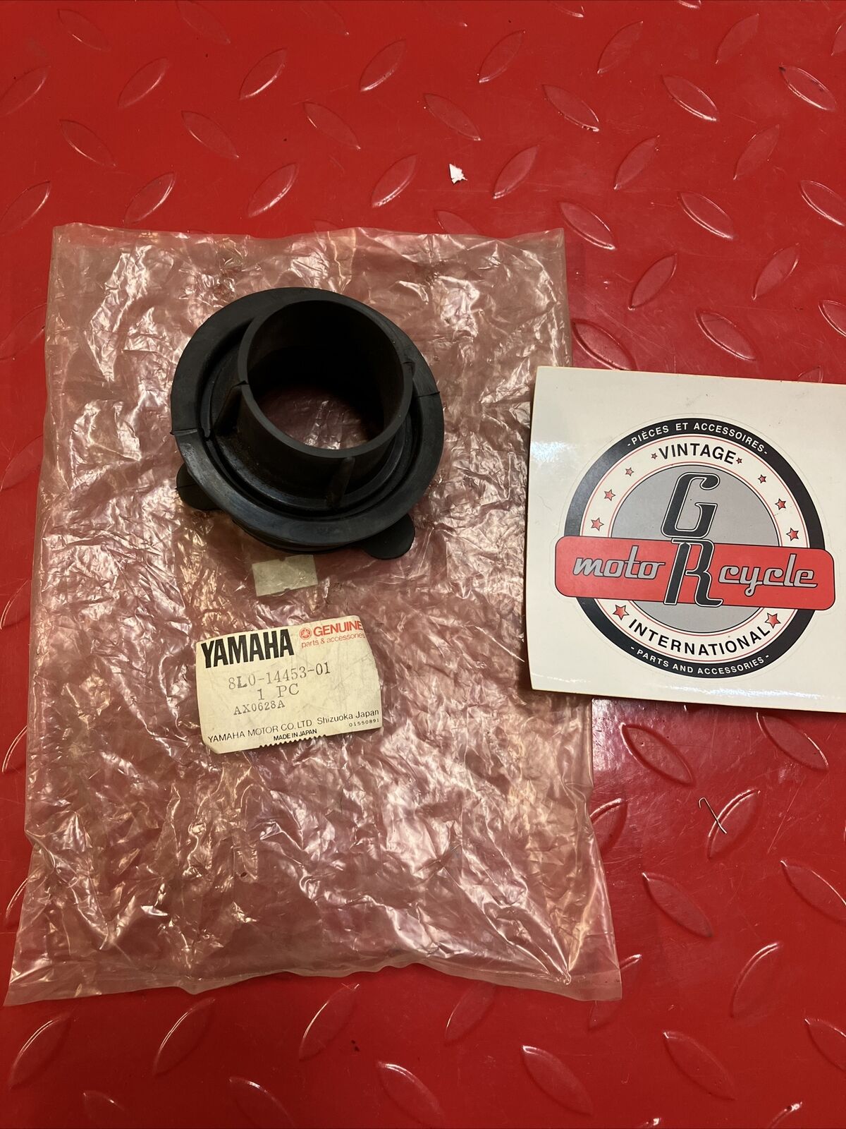 NOS Yamaha SS440 1981 SR540 1980 JOINT AIR CLNR 1 8L0-14453-01-00 Y16