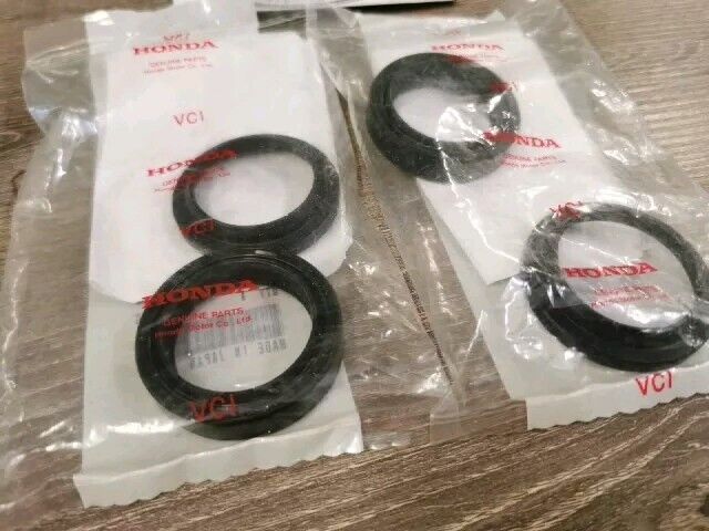 NEW NOS HONDA XR200R 1984 - 2002 FORK SEAL SET FOR BOTH FORKS 51490-KK0-305 H157