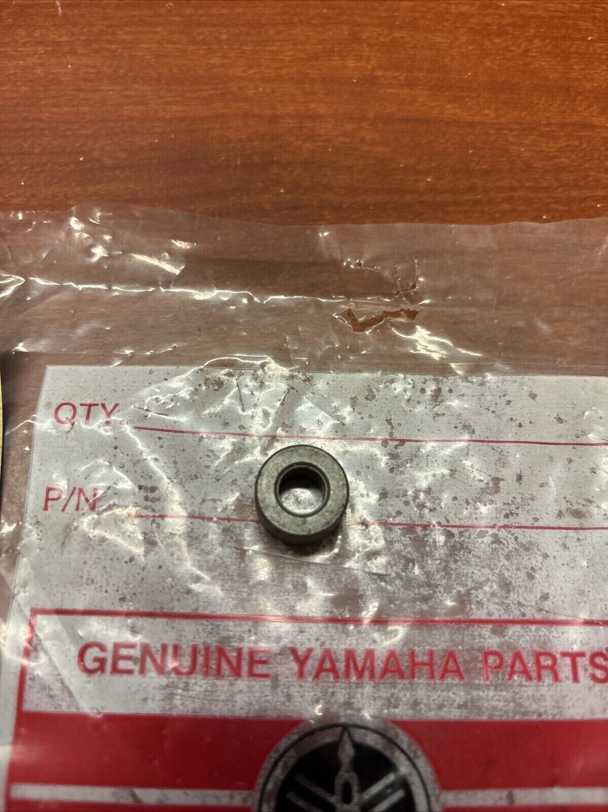 NOS Yamaha 1972 GP433 BUSH 810-47723-10-00 SUB 90380-08005-00 Y185