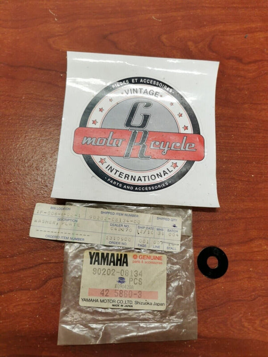 NOS YAMAHA YS624 YS828 YT3600 PLATE WASHER 90202-08134-00 Y72
