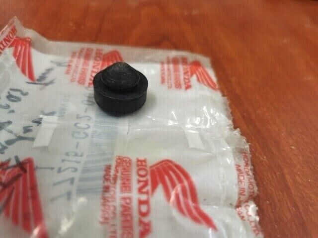 NOS Honda CB1300 ATC200 STOP RUBBER 77215-GC2-000 H103