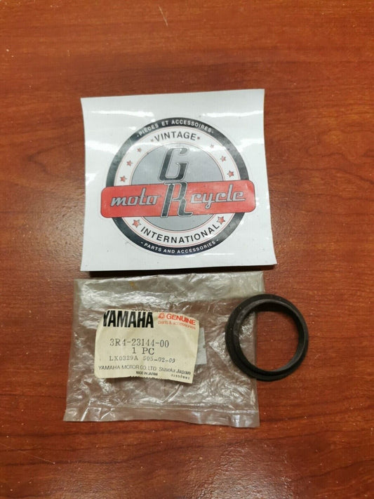 NOS Yamaha IT465 IT250 IT175 YZ125 YZ250 YZ465 DUST SEAL 3R4-23144-00-00 Y93