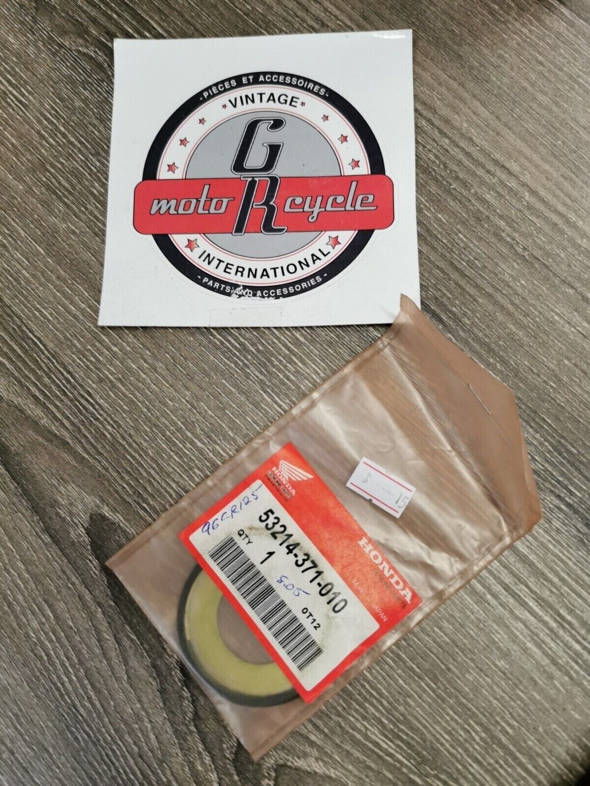 NOS HONDA VT700C  DUST SEAL 53214-371-010 H55