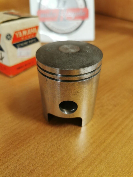NOS YAMAHA YCS1 CS1 CS2 1968     PISTON  STD  174-11631-00-96  Y47