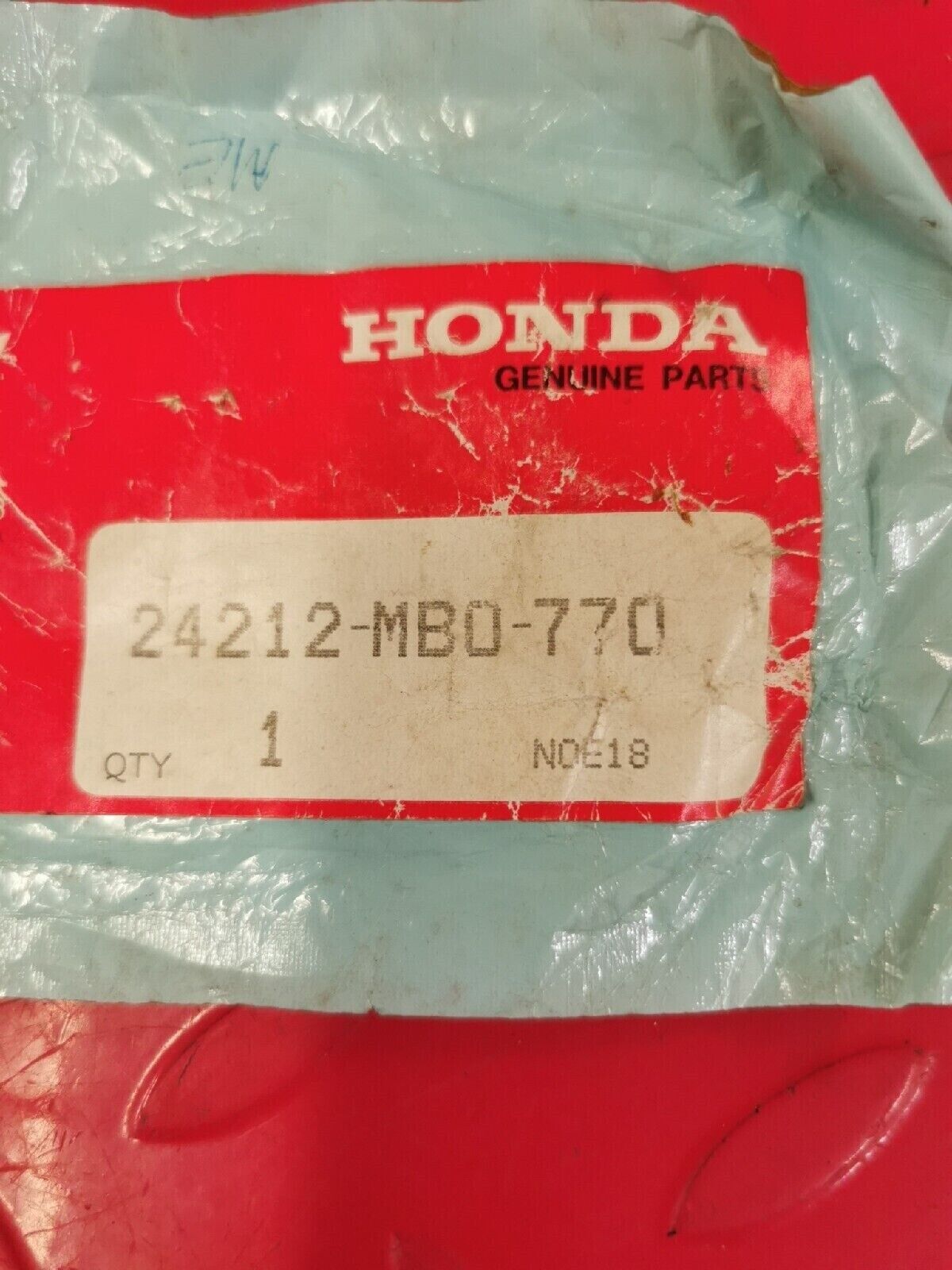 NOS HONDA VT700C VT750 1982 - 1987  FORK CENTER GEARSHIFT 24212-MB0-770 H38