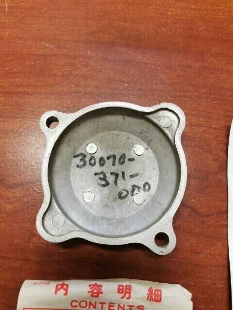Honda GL1000 K1 - K3 LTD BREAKER COVER 30070-371-000 H84