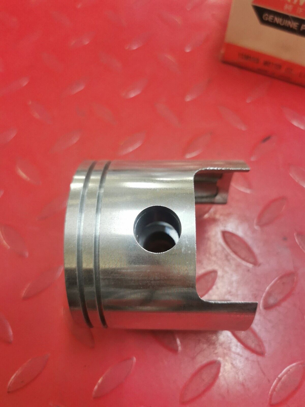 NOS Yamaha RT1 RT1B RT1MX RT1M PISTON 1 O/S 0.25 275-11635-00-00 Y34