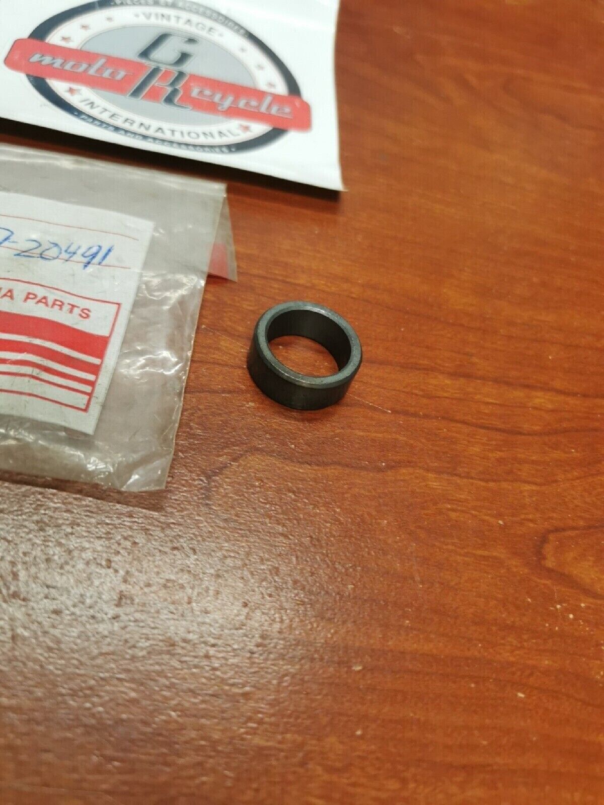 NOS Yamaha VMX17 AT1 DT100 RT100 CT2 LT2 HT1 COLLAR 90387-20491-00 Y71