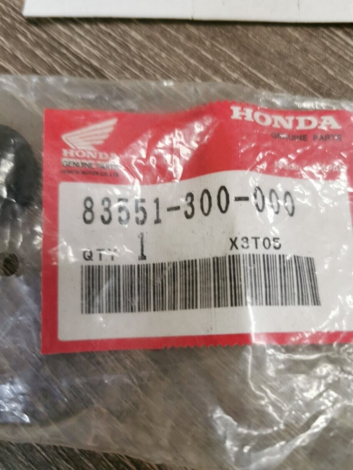 NOS HONDA AIR CLEANER HOUSING GROMMET 83551-300-000 H54