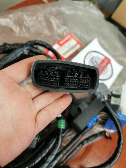 NOS Honda 2001 GL1800 GL1800A FAIRING SUB HARNESS 32105-MCA-671 H108