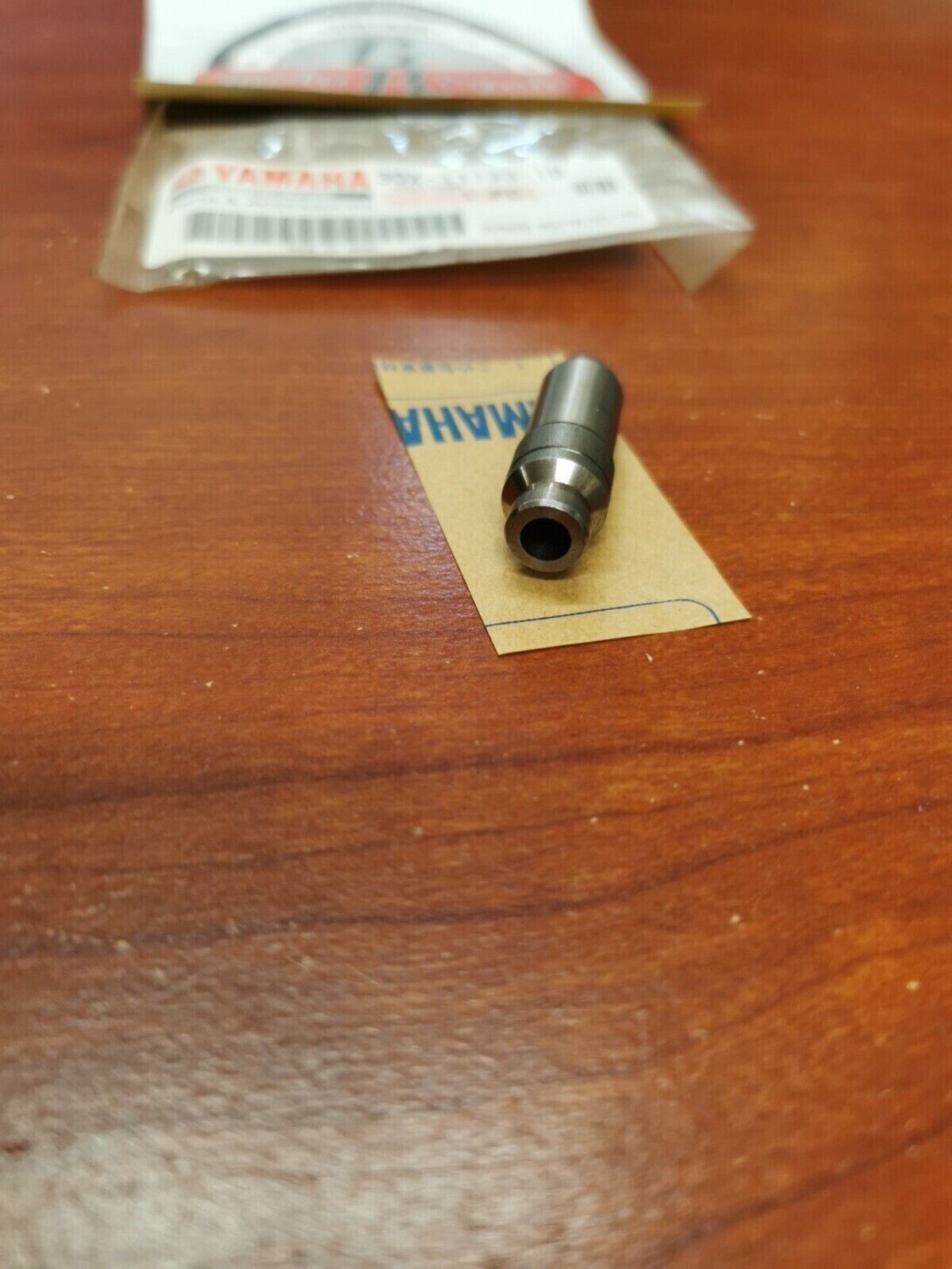 NOS Yamaha VMX12 VMX1200 XT350 OVERSIZED INTAKE VALVE GUIDE 30X-11133-10-00 Y87