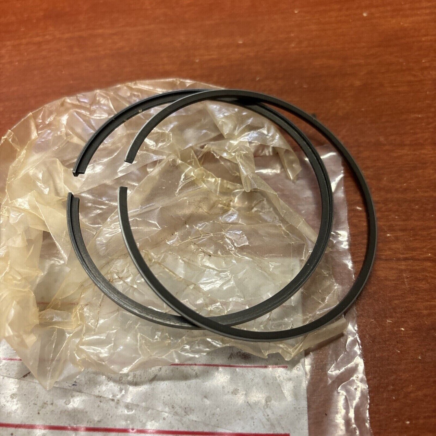 NOS Yamaha DT250 PISTON RING O/S 0.50 MISSING 1 PIECE 438-11610-20-00 Y174