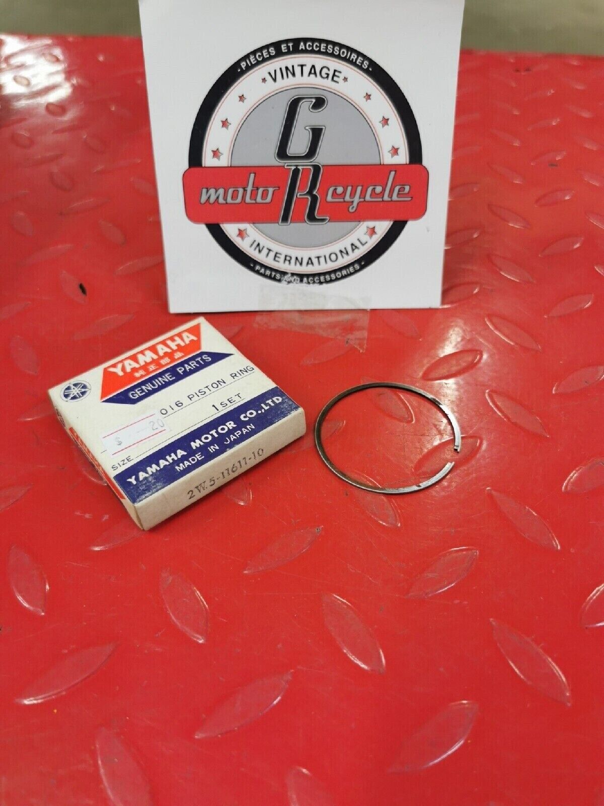NOS YAMAHA YZ100 YZ125  1976 - 1981  PISTON RING SET 1ST 2W5-11611-10-00 Y51