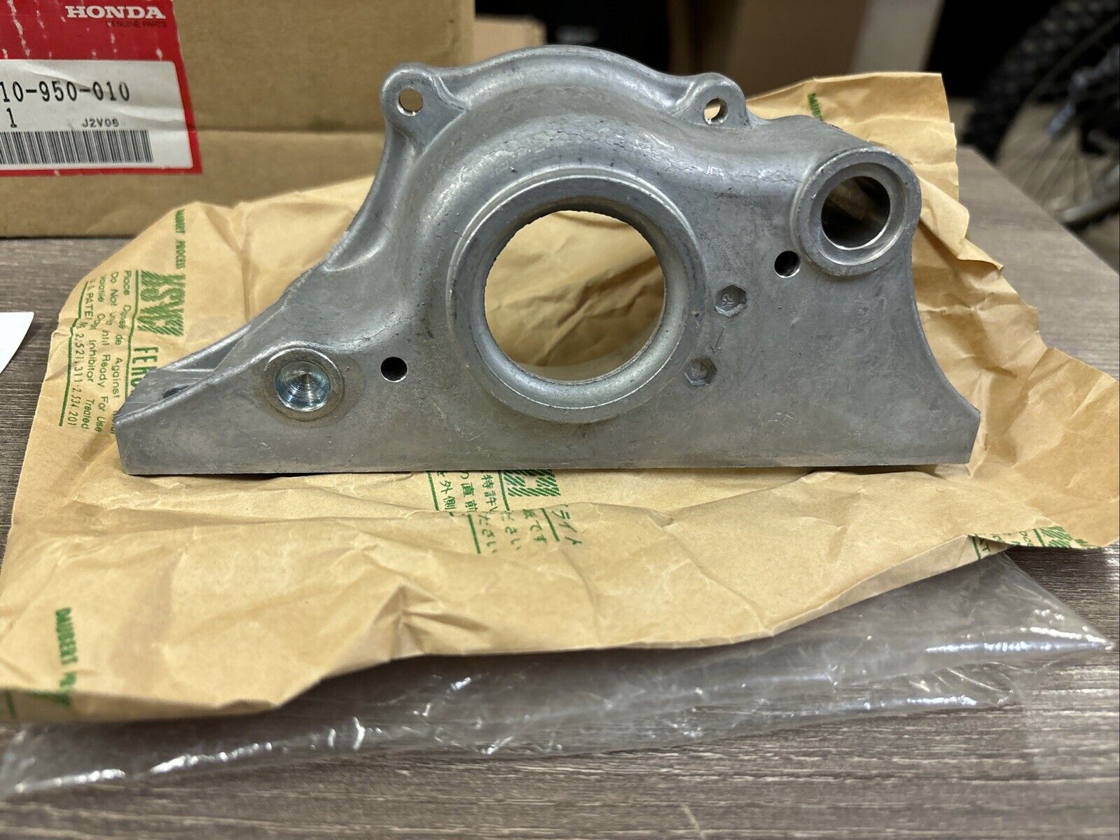 NOS Honda 1977 - 1984 FL250 BEARING HOLDER 41710-950-010 H137