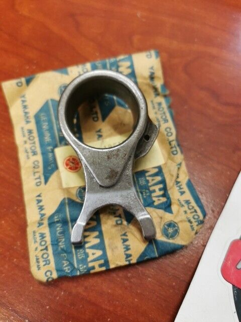 NOS Yamaha CS3 CS5 RD200 YCS1 SHIFT FORK 174-18513-00-00 SUB 174-18513-01-0 Y116