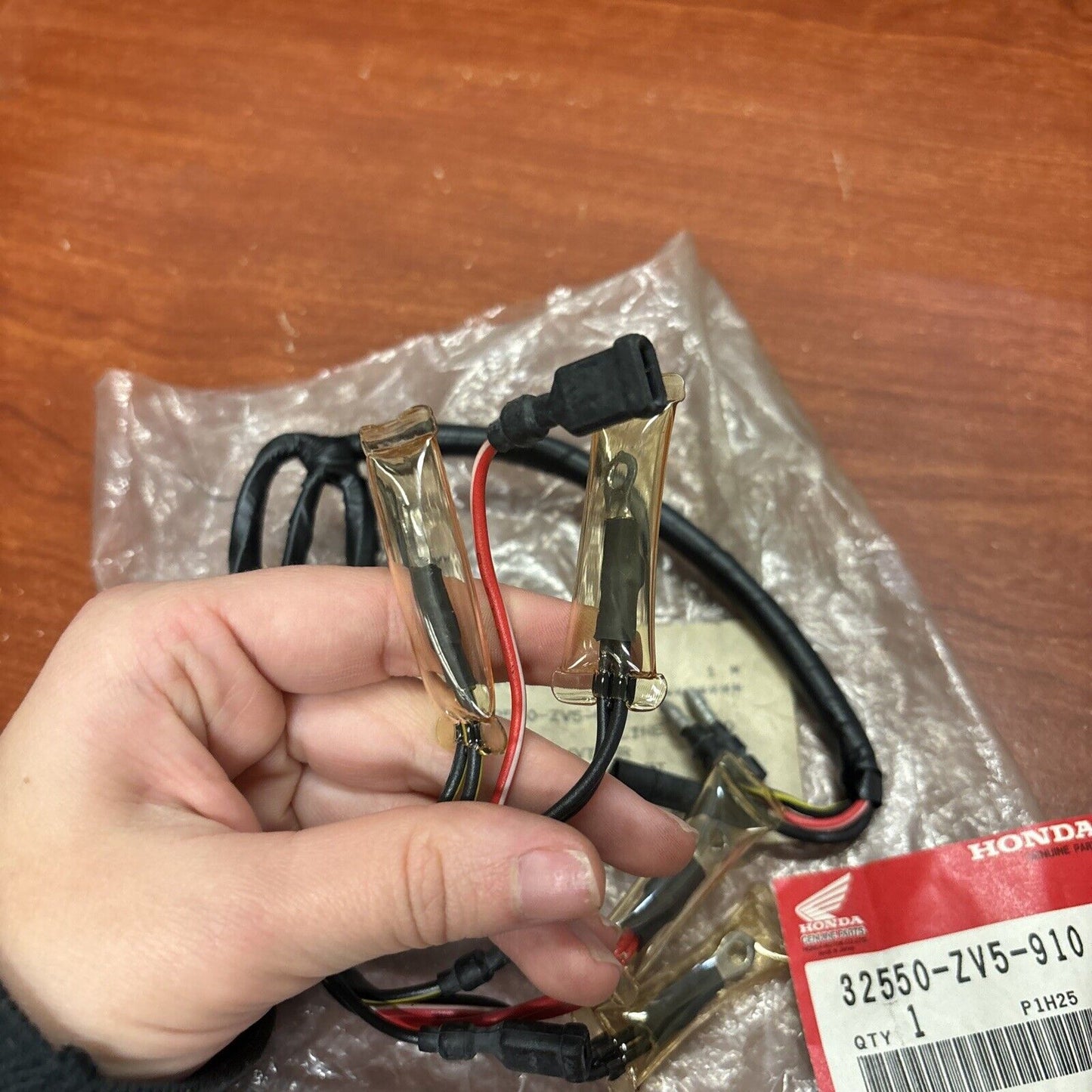NOS Honda METER HARNESS 32550-ZV5-910 H153