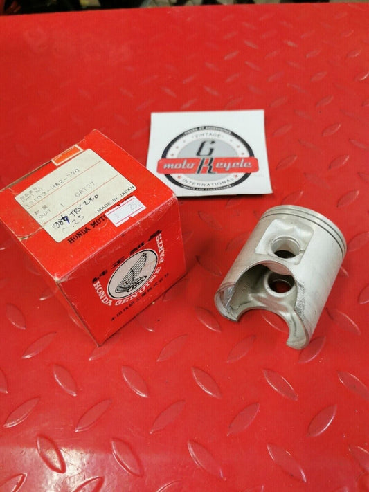 NOS HONDA TRX250R 1987  PISTON  OVER SIZE 0.25 13103-HA2-770  H40