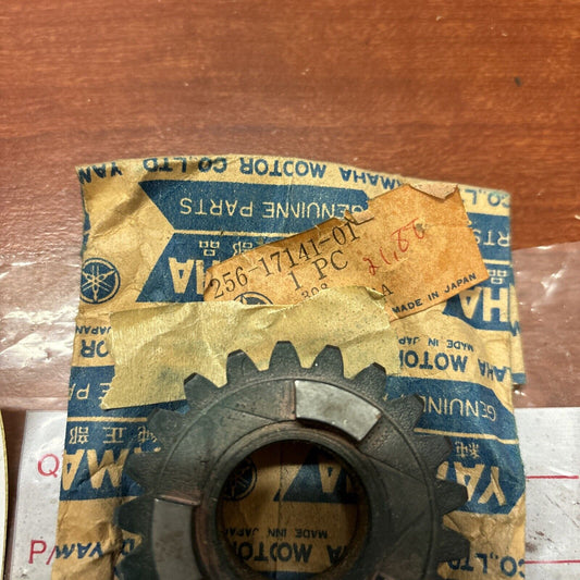 NOS Yamaha TX650 TX750 4TH PINION GEAR 256-17141-01-00 SUB 256-17141-00-00 Y172