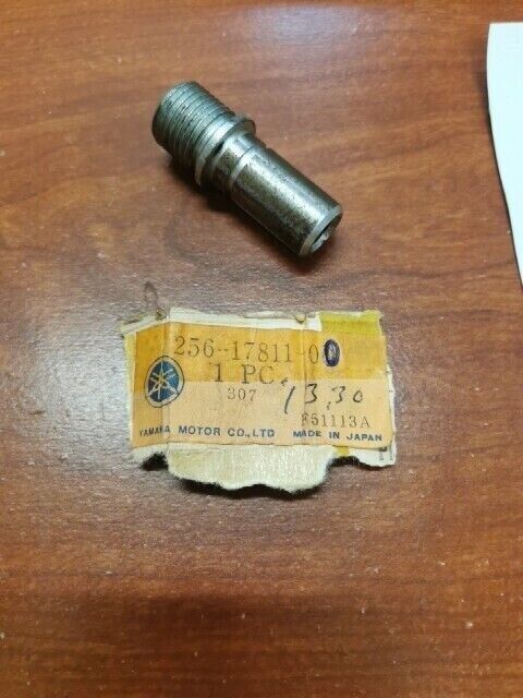 NOS Yamaha XS1 TACHOMETER GEAR HOUSING 256-17811-00-00 SUB 99999-00908-00 Y124