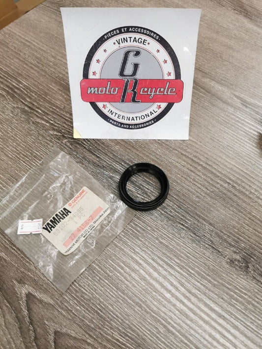 NOS YAMAHA   Xs650 Tx650  Oil Seal SD 93102-34095  Y56