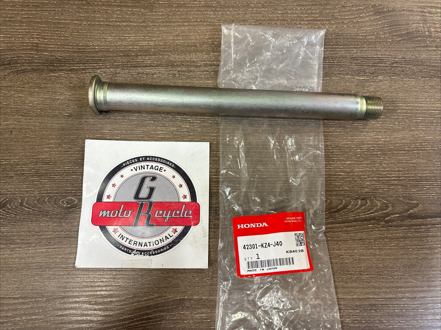NOS Honda CR125R CR250R CRF250R CRF250X REAR WHEEL AXLE 42301-KZ4-J40 H139