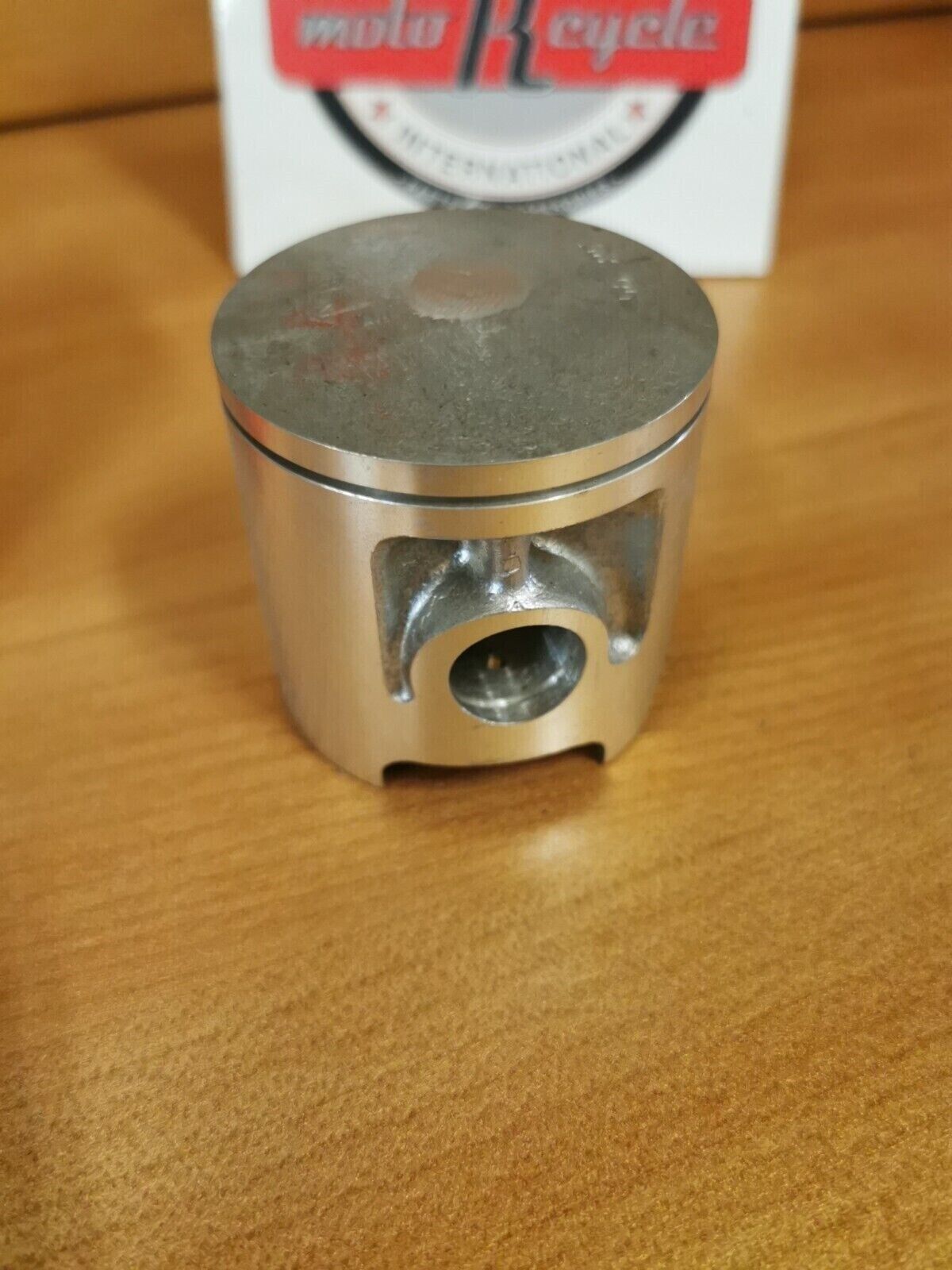 NOS YAMAHA YZ125 1974 - 77  PISTON 1 O/S 0.25 SUPERCEDED  BY 537-11635-02-00 Y46