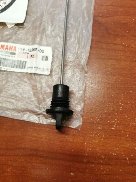 NOS Yamaha YFM350 YFM400F OIL LEVEL PLUG 1YW-15362-00-00 Y105