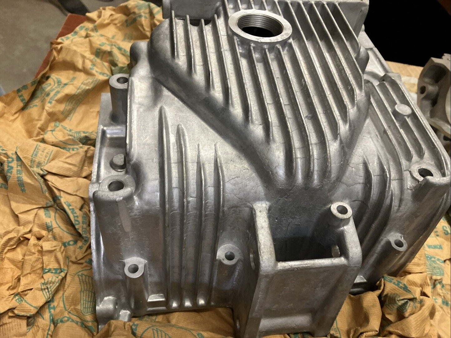 NOS Honda CB450 CL450 UPPER & UNDER CRANKCASE 11100-292-080 11200-292-080 H153