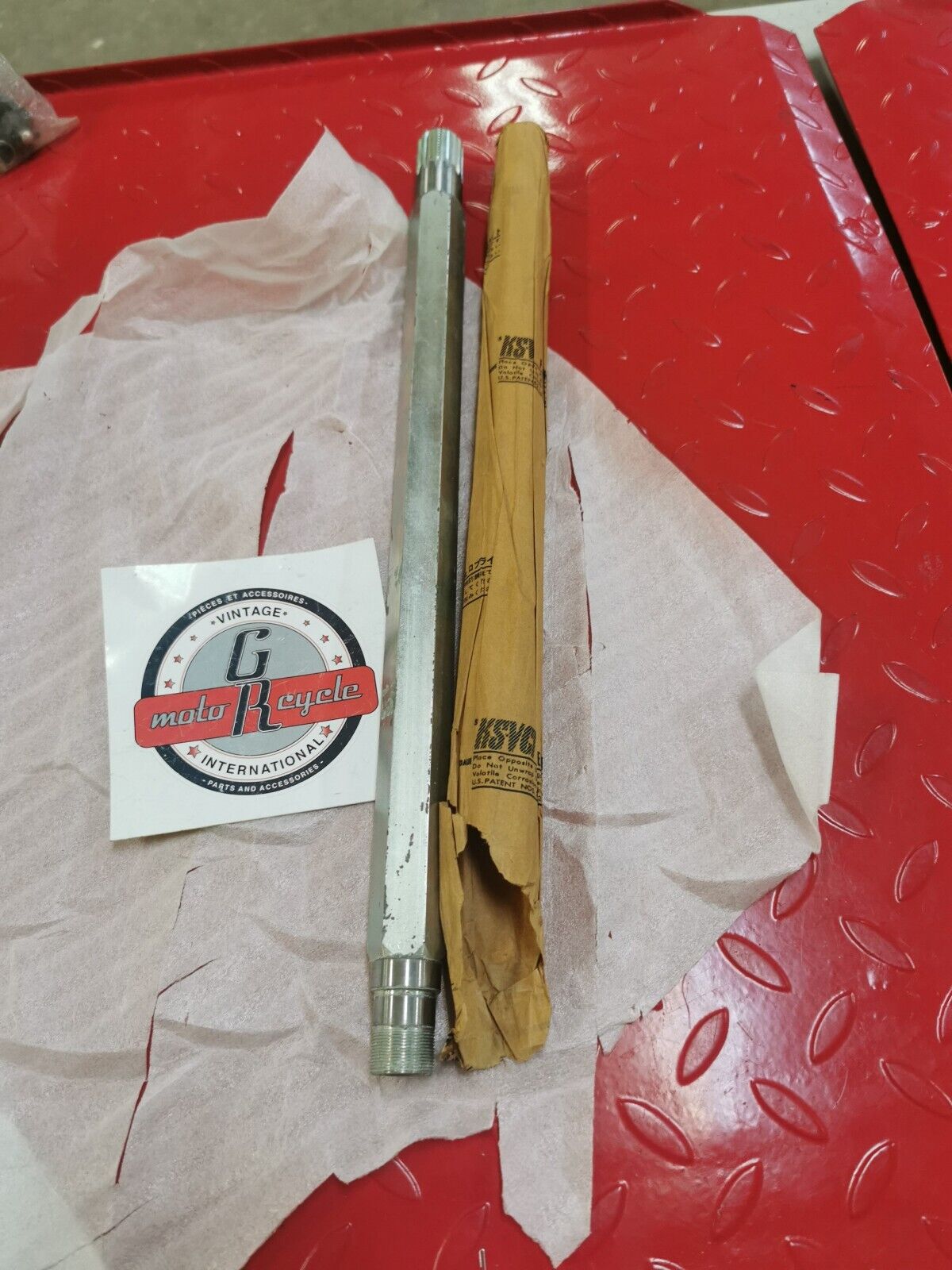 NOS YAMAHA FRONT AXLE 1977 GP440 GS340 8E3-W4751-01 Y14