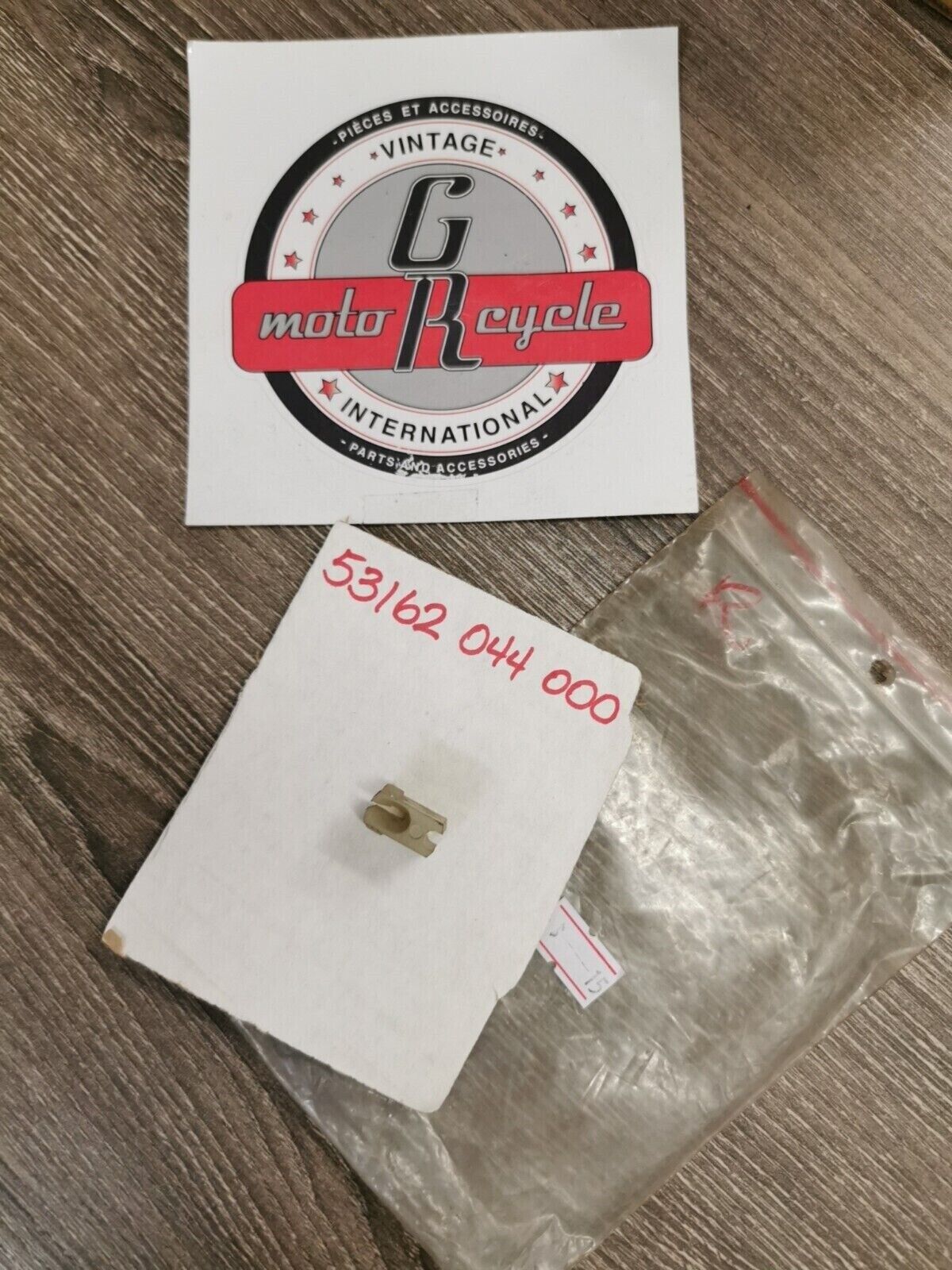 NOS HONDA  THROTTLE CABLE HOLDER 53162-044-000  H55