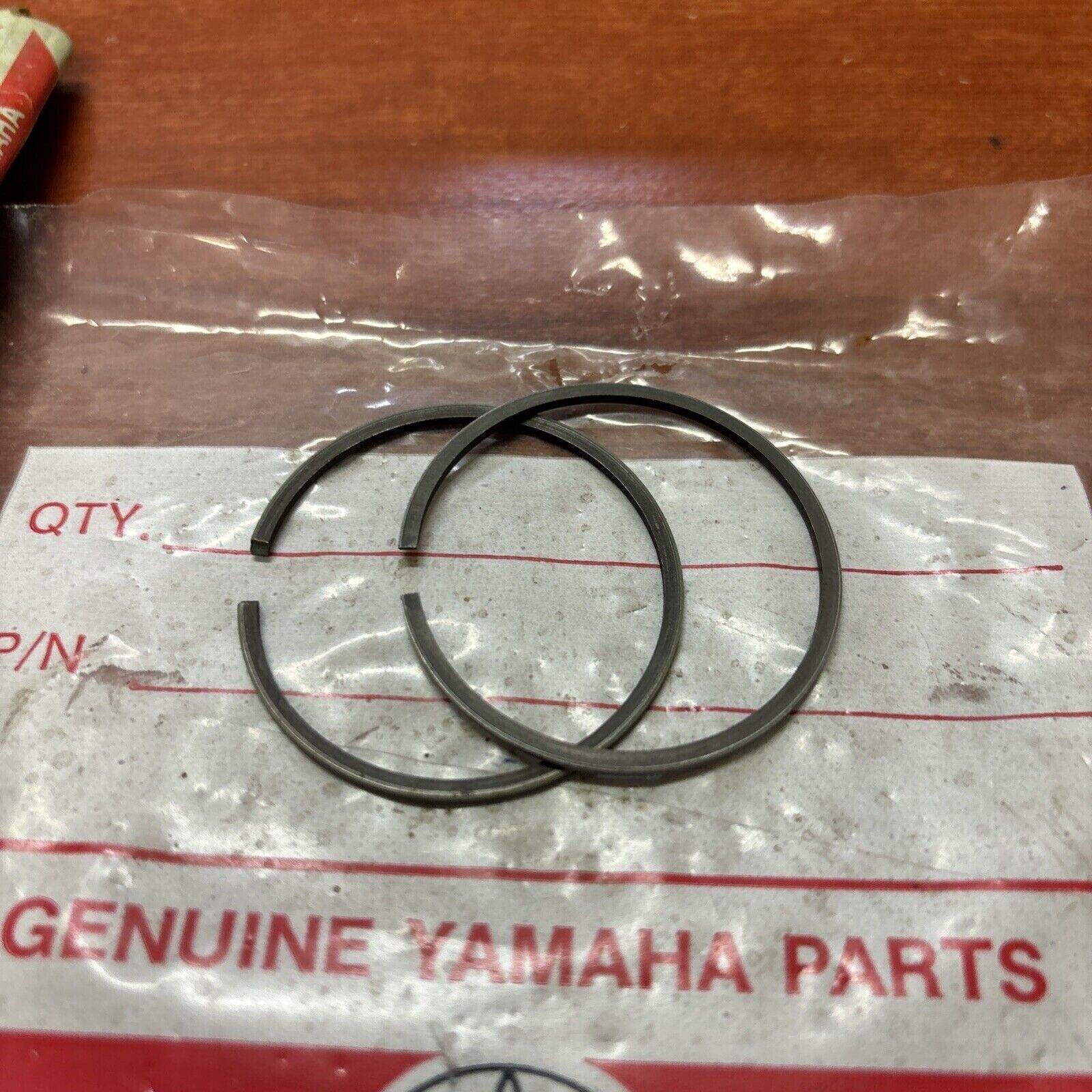 NOS Yamaha PISTON RING STD 307-11610-00 SUB 307-11610-01-00 307-11610-02-00 Y174