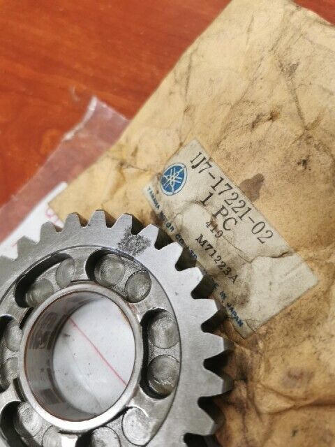 NOS Yamaha XS750 2ND WHEEL GEAR 1J7-17221-02-00 SUB 1J7-17221-03-00 Y153